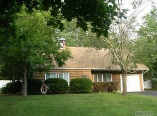 55 White Pine Way, Medford, NY 11763