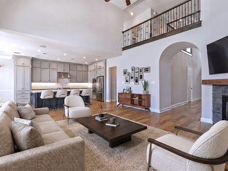 1st image of 1713 Roundtree Cir E