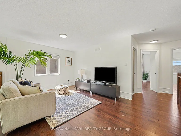 938 Wildcarrot Cres — Photo 22