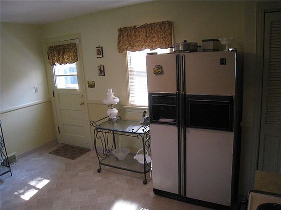 4th image of 625 California Dr