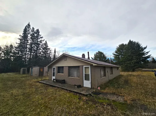 10162 Wyoming Rd, Copper Harbor, MI 49918