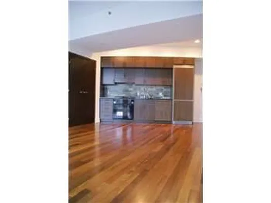 Sold by R New York | media 5