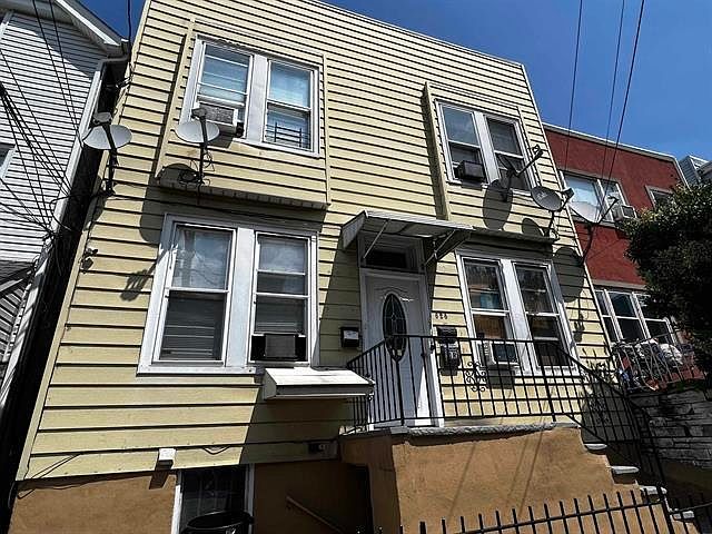 2nd image of 628 37th St