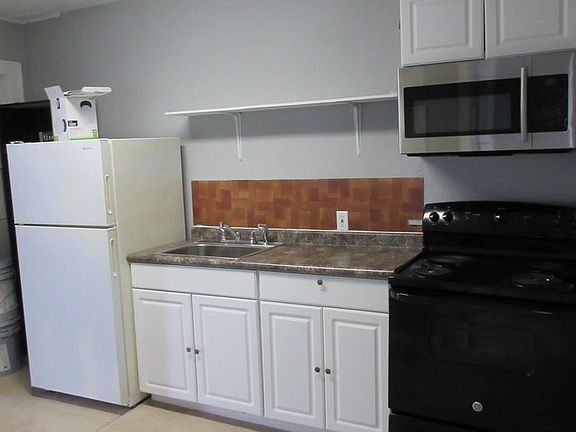 2nd image of 711 Avenue A