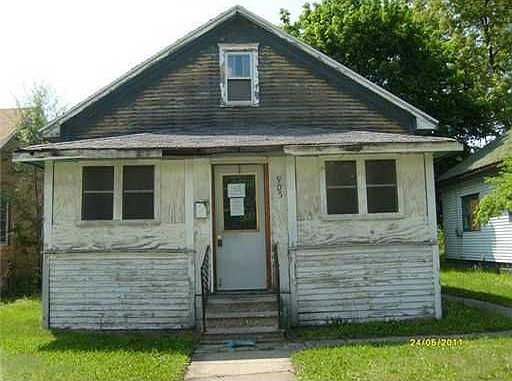 1st image of 905 Huey St