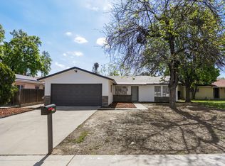 3327 W College Ct, Visalia, CA 93277