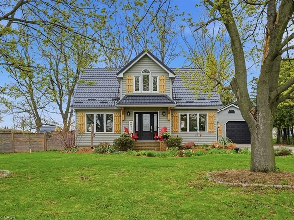 27 Blossom Ave, Brantford, ON L3T 5L9