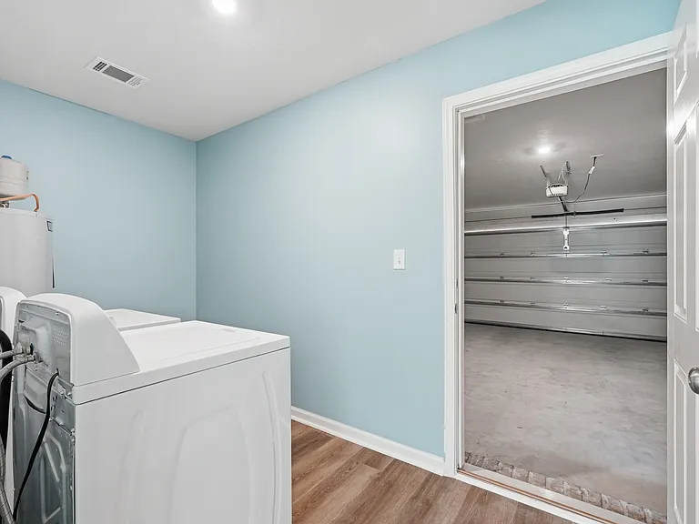 136 Pfitzer Ct — Photo 29