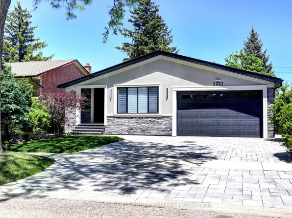 2257 Springfield Ct, Mississauga, ON L5K 1V3