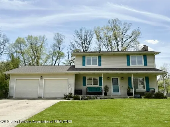 5035 Applewood Dr, Lansing, MI 48917