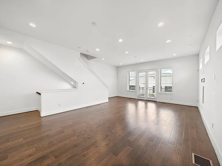 2603 Hutchins St — Photo 12