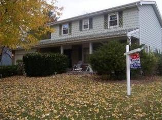 1525 Brentwood Ln, Wheaton, IL 60189