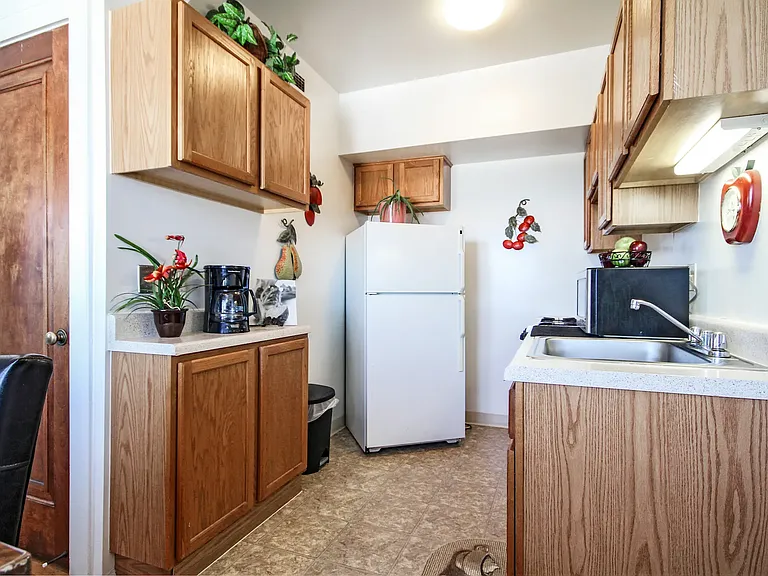 1 Bedroom (Kitchen) (North/South Courtyard)