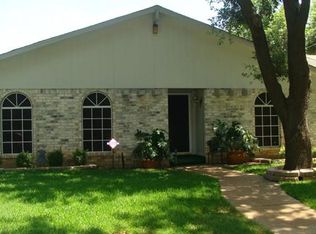 3501 Columbine Ln, Grand Prairie, TX 75052