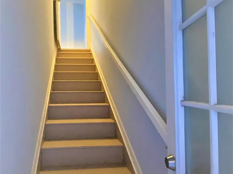 911 Byrne St #9 — Photo 6
