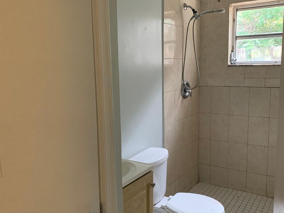 2nd image of 533 11th St