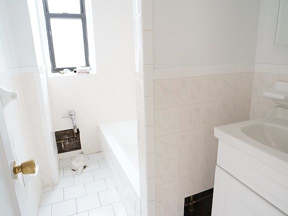 5th image of 305 E 239th St APT 3K