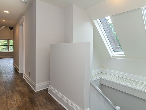 2nd image of 5240 N Sawyer Ave #4