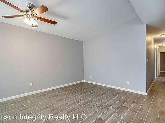 5th image of 1235 E Elm St #7929125