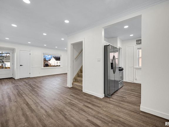 5th image of 812 E Seneca Pl