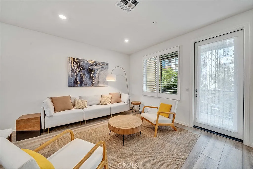 4 bed, 1592 sqft, $6,500 — Photo 4