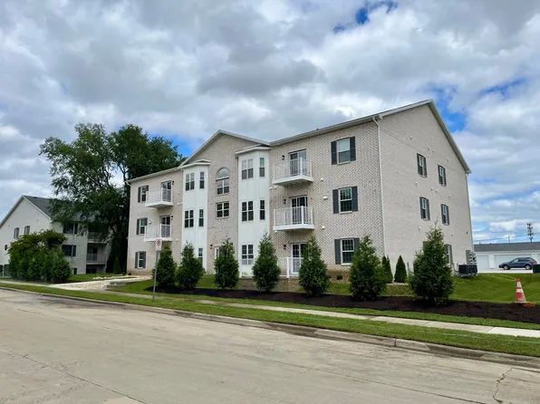 Empire Chateaus, 1234 E Empire St #5, Bloomington, IL 61701