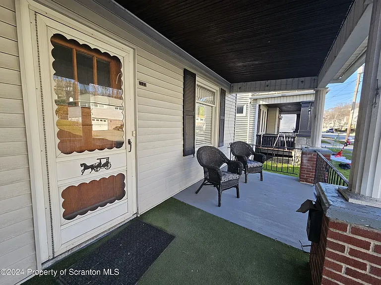 2122 N Main Ave — Photo 2