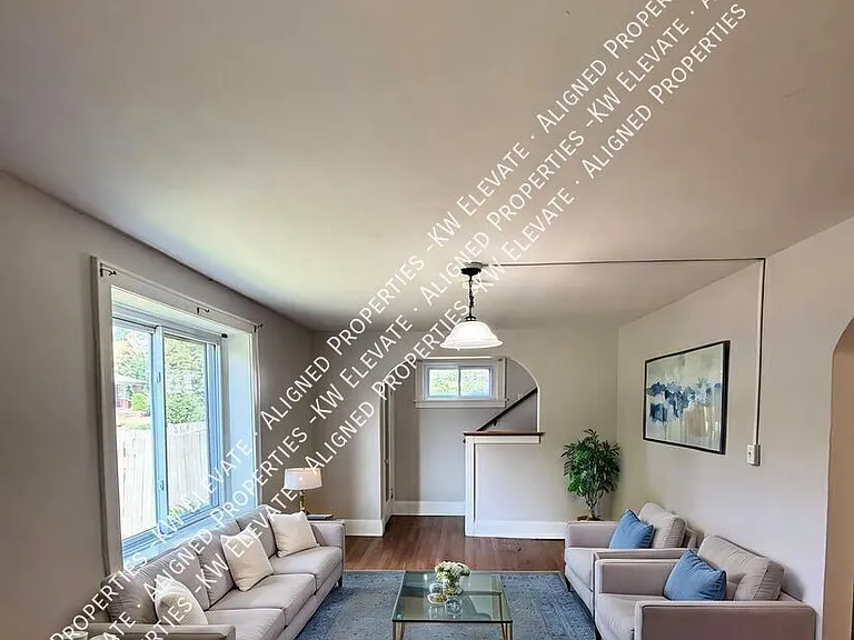 1491 Beardsley St — Photo 4