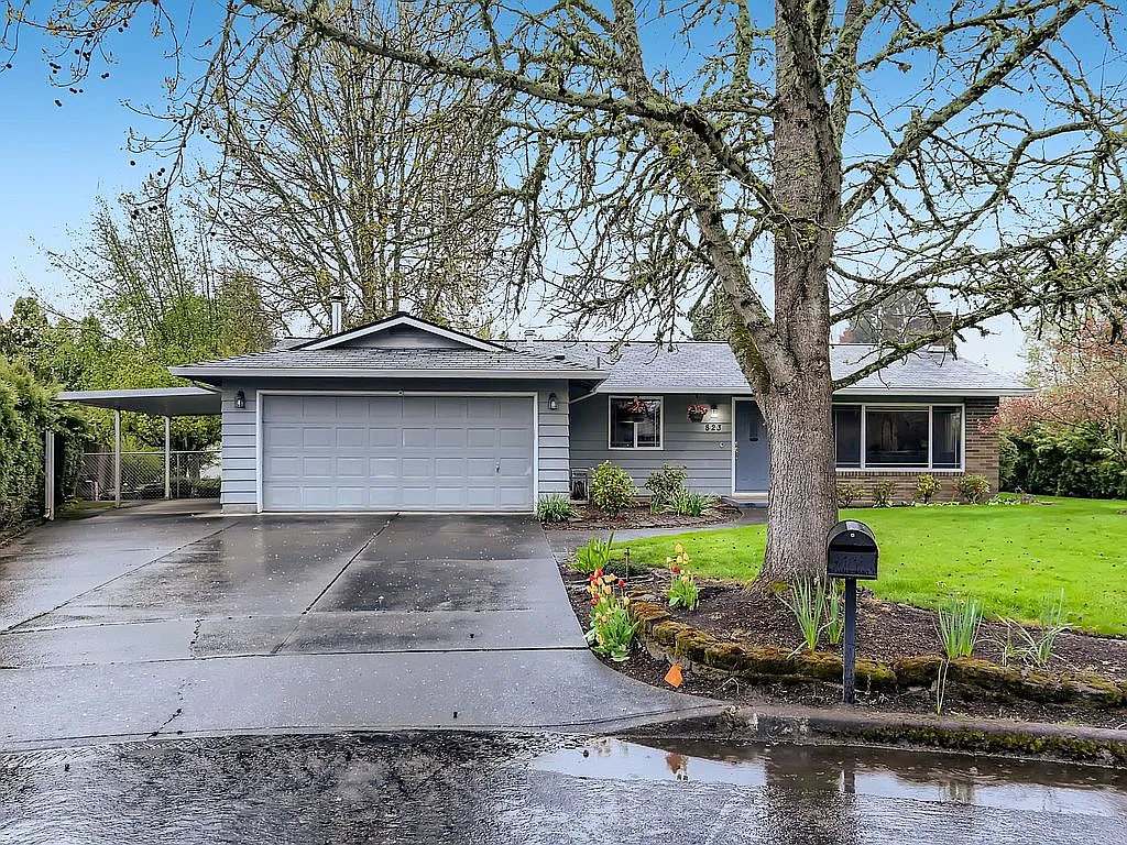 823 NE Birchaire Ln photo 1