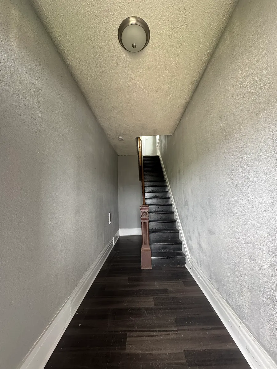 Building Photo - 3200 Brunot Ave #2