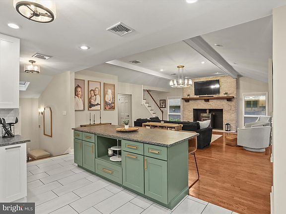5th image of 278 Lake Meade Dr