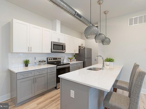 3rd image of 121 W Cumberland St #102