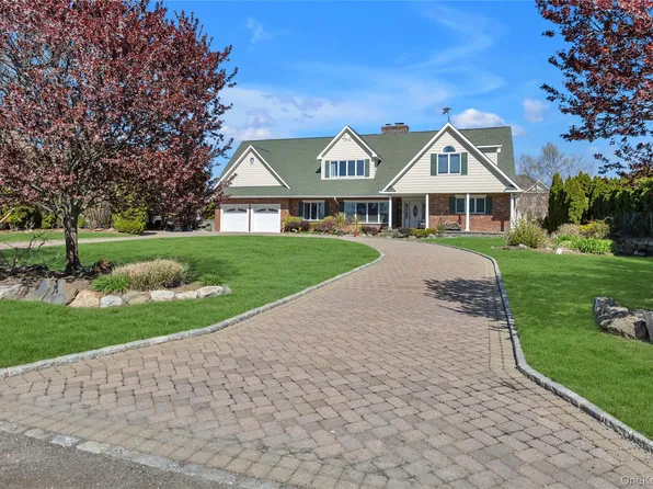 227 W Islip Road, West Islip, NY 11795