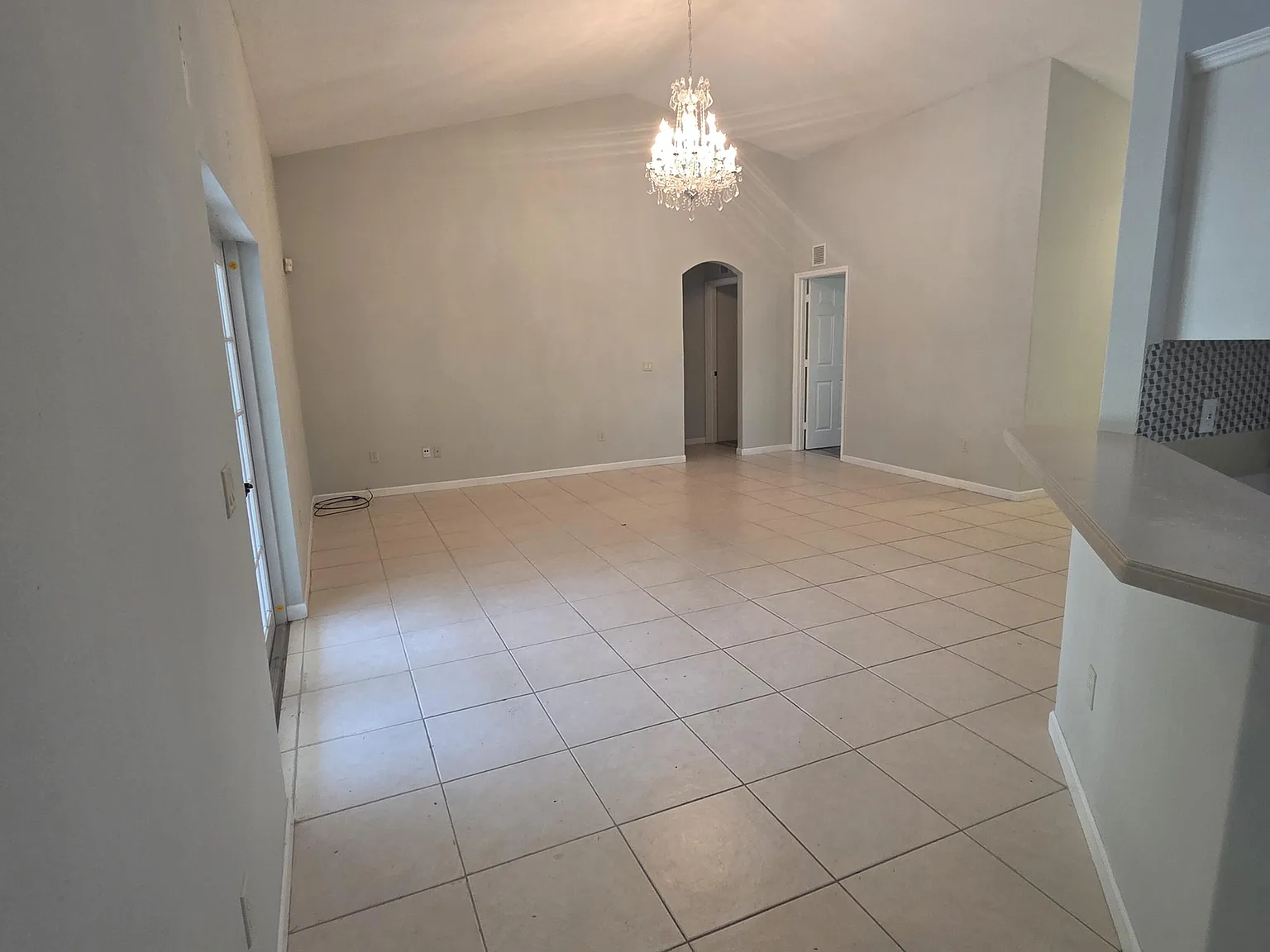 4 bed, 2.0 bath, 2059 sqft, $2,800 — Photo 4