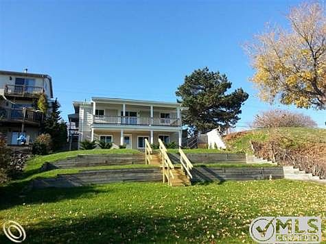NICE RIVERFRONT HOME
