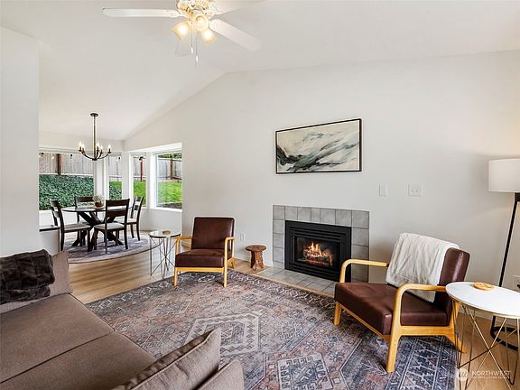 3rd image of 1213 Scarlet Oaks Drive SE