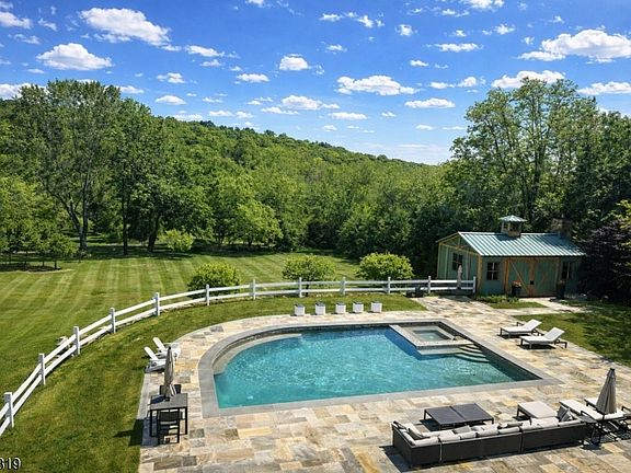 3rd image of 91 Mosle Rd