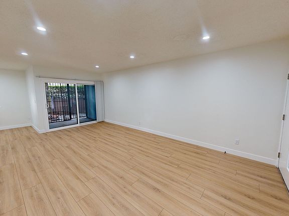 3rd image of 12159 Magnolia Blvd APT 2