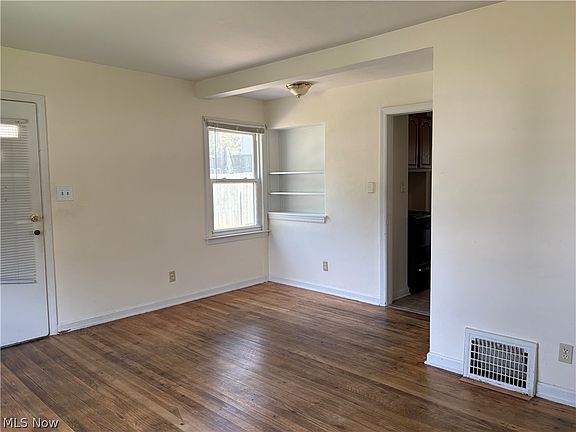 4th image of 1711 Evergreen Ave