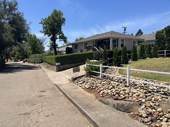 2nd image of 215 E Sierra View Dr