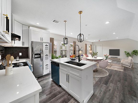 4th image of 1802 Wentworth St #5