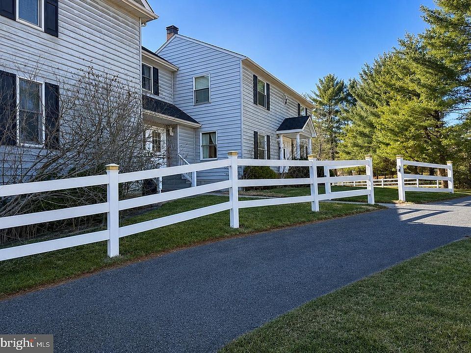 1st image of 9 Hunt Farms Ct