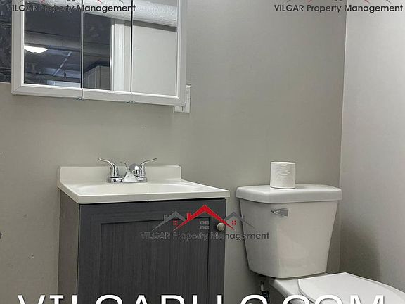 3rd image of 4832 Magoun Ave