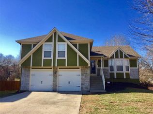 528 SE Ashton Dr, Lees Summit, MO 64063
