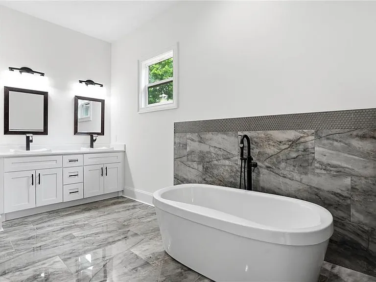 2415 Rugby Ave — Photo 16