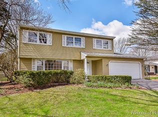 18 N Greenwich Ln, Geneva, IL 60134