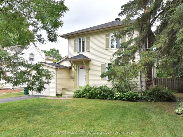 32 Arundel Ave, Ottawa, ON K1K 0B6
