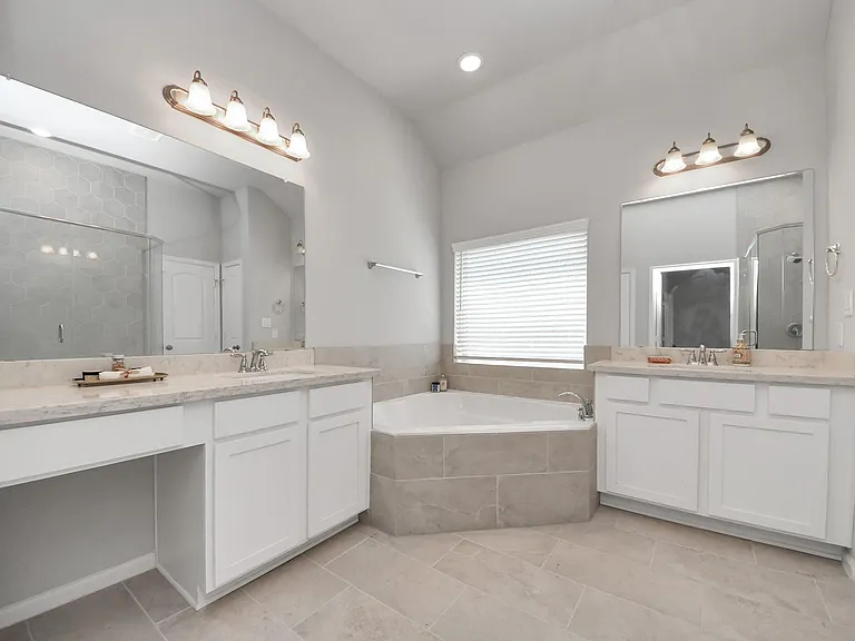 2014 Windsor Meadow Trce — Photo 19