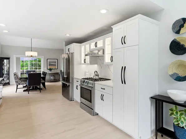 28 Greenvale Drive, Stratham, NH 03885