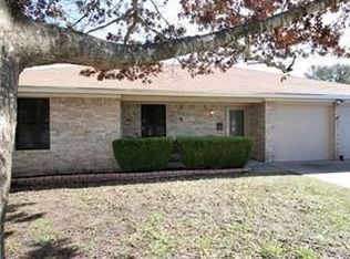 1104 Fowzer St, Taylor, TX 76574